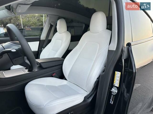 Черный Тесла Model Y, объемом двигателя 0 л и пробегом 135 тыс. км за 26899 $, фото 29 на Automoto.ua
