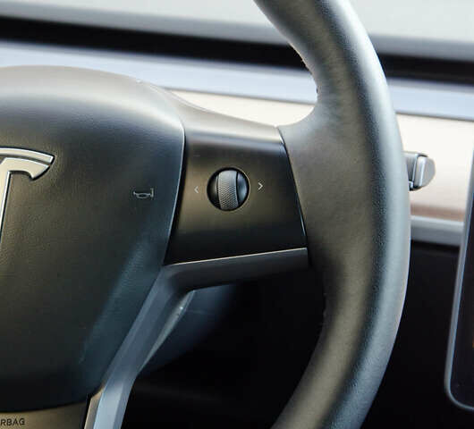 Чорний Тесла Model Y, об'ємом двигуна 0 л та пробігом 130 тис. км за 25500 $, фото 30 на Automoto.ua