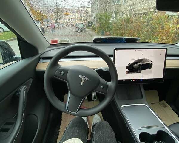Черный Тесла Model Y, объемом двигателя 0 л и пробегом 32 тыс. км за 32000 $, фото 13 на Automoto.ua