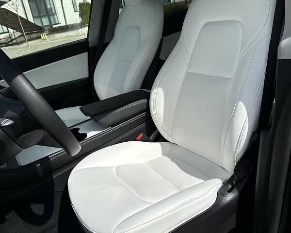 Черный Тесла Model Y, объемом двигателя 0 л и пробегом 222 тыс. км за 19999 $, фото 34 на Automoto.ua