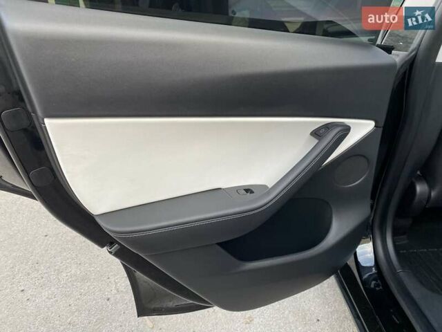 Черный Тесла Model Y, объемом двигателя 0 л и пробегом 34 тыс. км за 35400 $, фото 13 на Automoto.ua