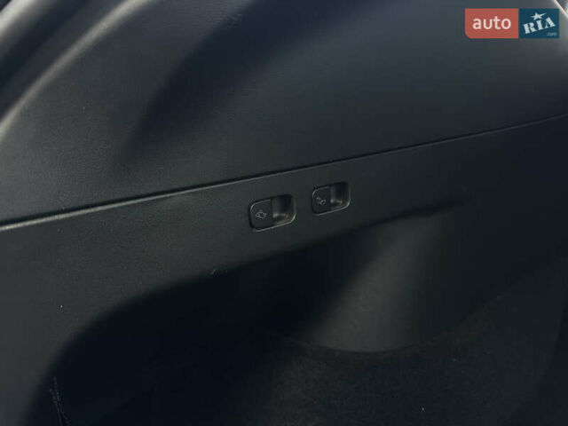 Черный Тесла Model Y, объемом двигателя 0 л и пробегом 136 тыс. км за 26199 $, фото 48 на Automoto.ua