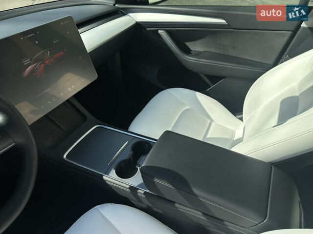 Черный Тесла Model Y, объемом двигателя 0 л и пробегом 24 тыс. км за 31000 $, фото 38 на Automoto.ua
