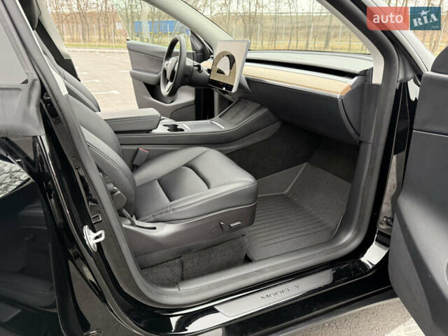 Черный Тесла Model Y, объемом двигателя 0 л и пробегом 22 тыс. км за 27999 $, фото 30 на Automoto.ua