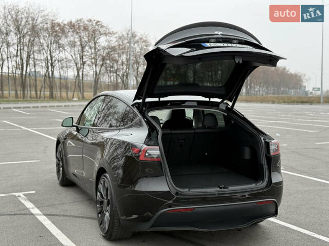 Черный Тесла Model Y, объемом двигателя 0 л и пробегом 22 тыс. км за 27999 $, фото 16 на Automoto.ua