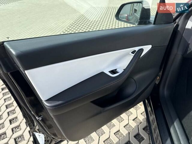 Тесла Model Y 2022 в Луцке на Automoto.ua Черный Тесла Model Y, объемом двигателя 0 л и пробегом 222 тыс. км за 19999 $, фото 37 на Automoto.ua