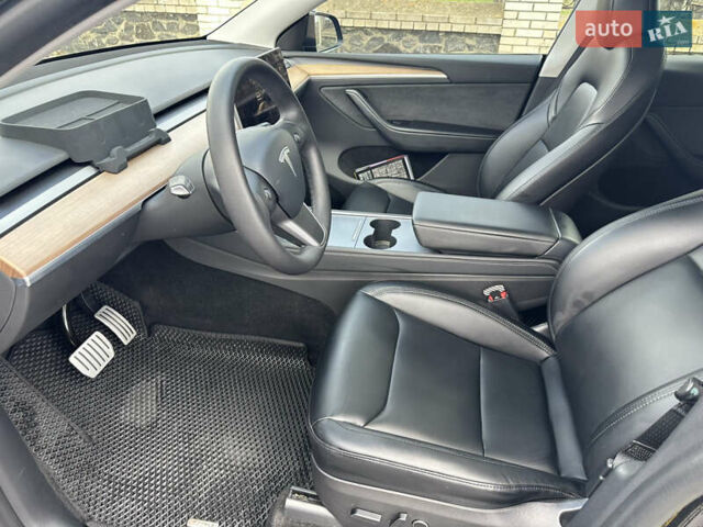 Черный Тесла Model Y, объемом двигателя 0 л и пробегом 36 тыс. км за 40800 $, фото 10 на Automoto.ua