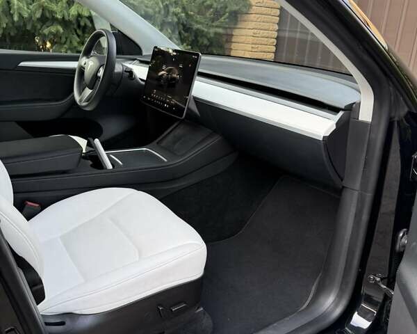Черный Тесла Model Y, объемом двигателя 0 л и пробегом 90 тыс. км за 32000 $, фото 3 на Automoto.ua