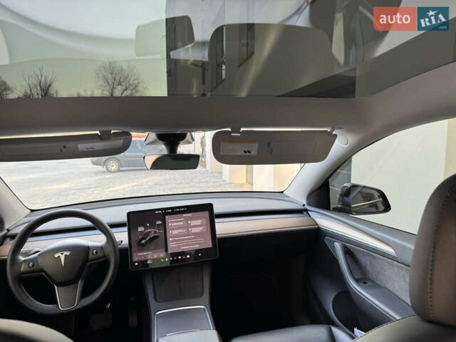 Черный Тесла Model Y, объемом двигателя 0 л и пробегом 48 тыс. км за 28999 $, фото 29 на Automoto.ua
