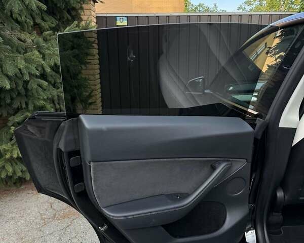 Черный Тесла Model Y, объемом двигателя 0 л и пробегом 90 тыс. км за 32000 $, фото 14 на Automoto.ua