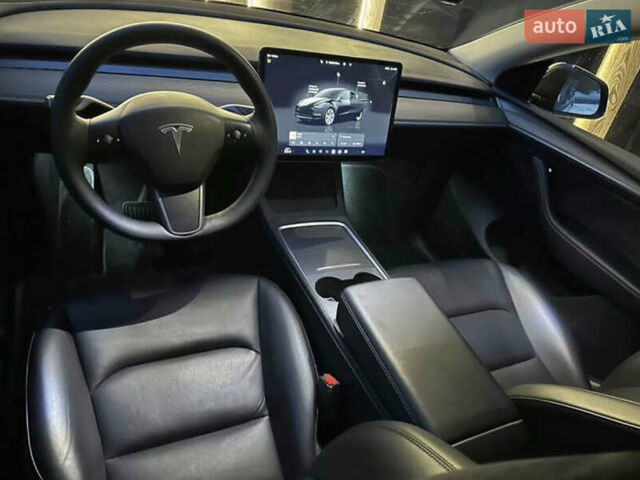 Черный Тесла Model Y, объемом двигателя 0 л и пробегом 33 тыс. км за 28900 $, фото 6 на Automoto.ua