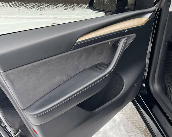 Черный Тесла Model Y, объемом двигателя 0 л и пробегом 56 тыс. км за 26999 $, фото 19 на Automoto.ua