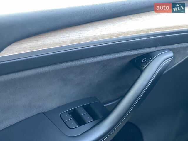 Тесла Model Y 2022 у Луцьку на Automoto.ua Чорний Тесла Model Y, об'ємом двигуна 0 л та пробігом 224 тис. км за 27500 $, фото 77 на Automoto.ua