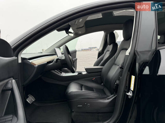 Черный Тесла Model Y, объемом двигателя 0 л и пробегом 22 тыс. км за 27999 $, фото 21 на Automoto.ua