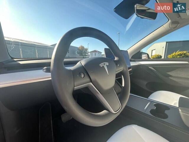 Черный Тесла Model Y, объемом двигателя 0 л и пробегом 10 тыс. км за 32999 $, фото 6 на Automoto.ua