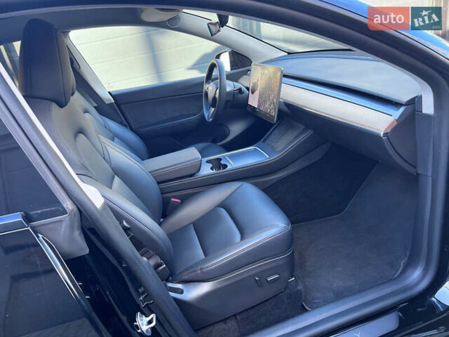 Черный Тесла Model Y, объемом двигателя 0 л и пробегом 6 тыс. км за 27900 $, фото 74 на Automoto.ua