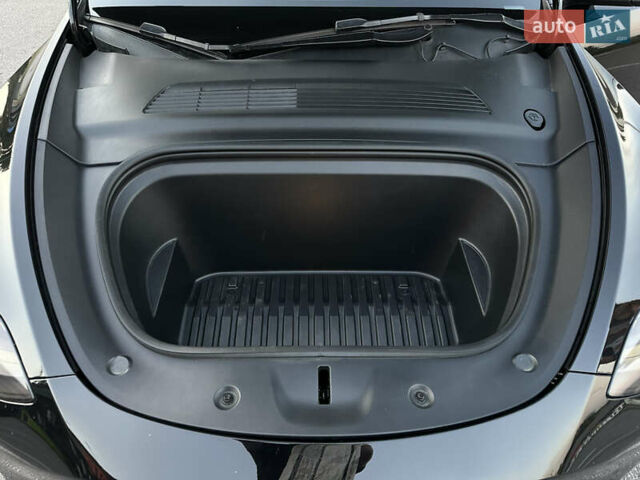 Чорний Тесла Model Y, об'ємом двигуна 0 л та пробігом 135 тис. км за 26499 $, фото 53 на Automoto.ua