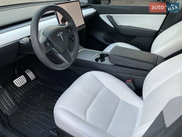 Черный Тесла Model Y, объемом двигателя 0 л и пробегом 34 тыс. км за 35400 $, фото 1 на Automoto.ua