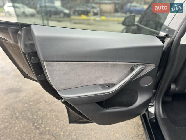 Чорний Тесла Model Y, об'ємом двигуна 0 л та пробігом 27 тис. км за 28900 $, фото 16 на Automoto.ua