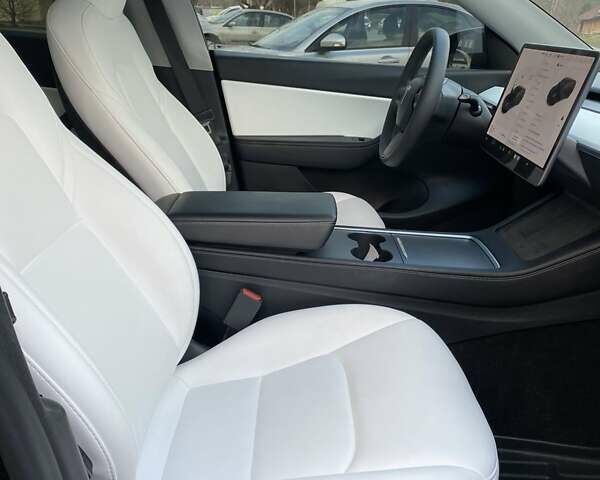 Черный Тесла Model Y, объемом двигателя 0 л и пробегом 34 тыс. км за 35400 $, фото 4 на Automoto.ua