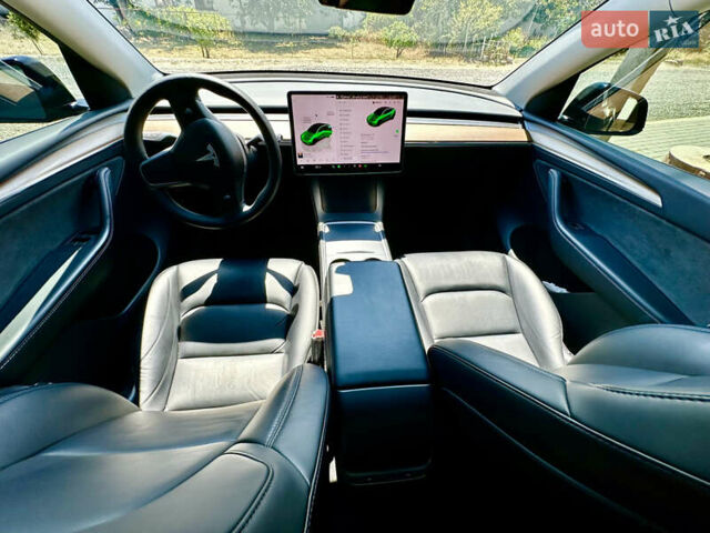 Черный Тесла Model Y, объемом двигателя 0 л и пробегом 50 тыс. км за 24999 $, фото 7 на Automoto.ua