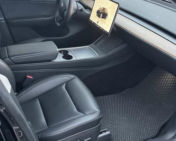 Черный Тесла Model Y, объемом двигателя 0 л и пробегом 46 тыс. км за 34000 $, фото 14 на Automoto.ua