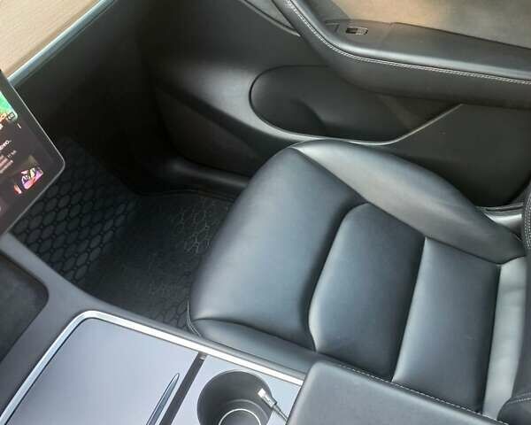 Чорний Тесла Model Y, об'ємом двигуна 0 л та пробігом 74 тис. км за 24500 $, фото 29 на Automoto.ua