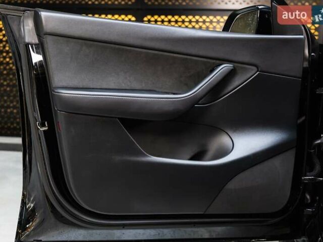 Черный Тесла Model Y, объемом двигателя 0 л и пробегом 155 тыс. км за 23000 $, фото 15 на Automoto.ua