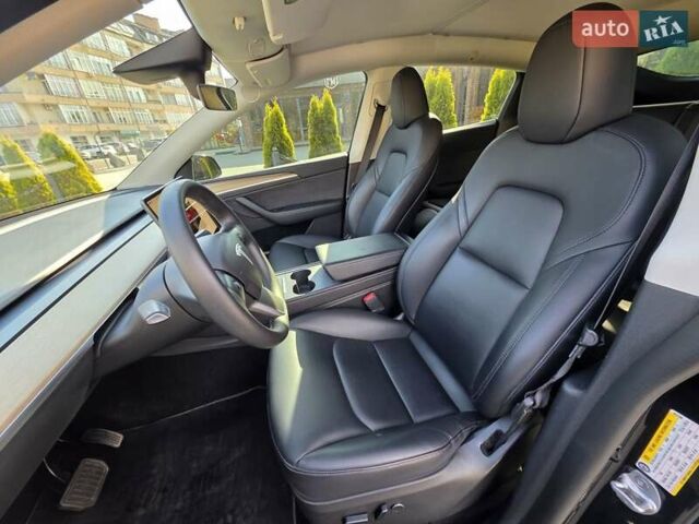 Черный Тесла Model Y, объемом двигателя 0 л и пробегом 27 тыс. км за 28999 $, фото 14 на Automoto.ua