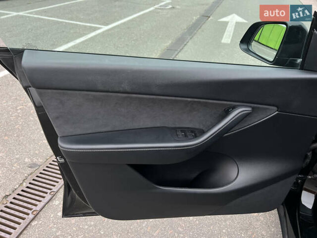 Черный Тесла Model Y, объемом двигателя 0 л и пробегом 61 тыс. км за 22900 $, фото 13 на Automoto.ua