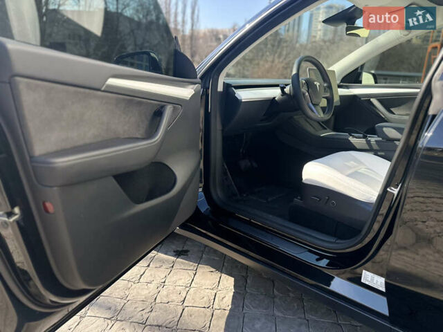 Черный Тесла Model Y, объемом двигателя 0 л и пробегом 24 тыс. км за 31000 $, фото 37 на Automoto.ua