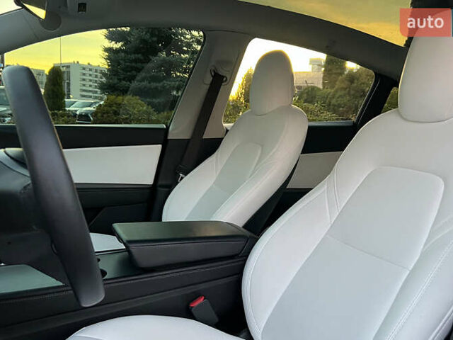 Черный Тесла Model Y, объемом двигателя 0 л и пробегом 121 тыс. км за 25750 $, фото 8 на Automoto.ua