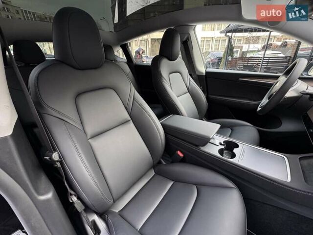 Черный Тесла Model Y, объемом двигателя 0 л и пробегом 1 тыс. км за 34900 $, фото 18 на Automoto.ua
