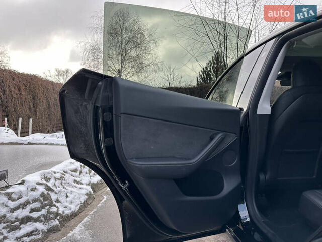 Черный Тесла Model Y, объемом двигателя 0 л и пробегом 1 тыс. км за 40500 $, фото 30 на Automoto.ua