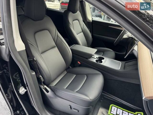 Черный Тесла Model Y, объемом двигателя 0 л и пробегом 1 тыс. км за 34900 $, фото 17 на Automoto.ua