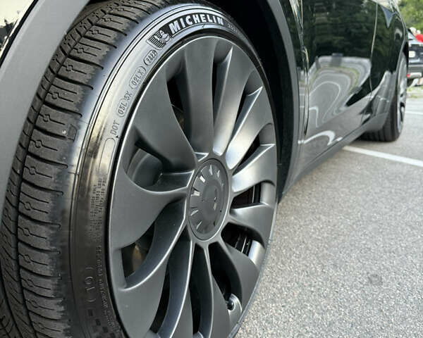 Черный Тесла Model Y, объемом двигателя 0 л и пробегом 34 тыс. км за 35000 $, фото 37 на Automoto.ua
