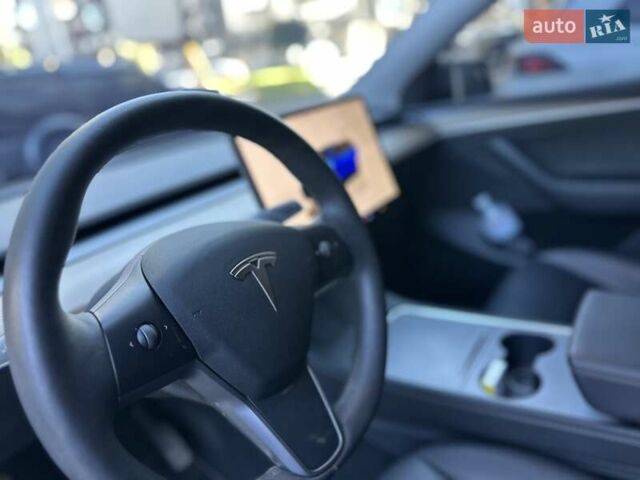 Черный Тесла Model Y, объемом двигателя 0 л и пробегом 65 тыс. км за 25555 $, фото 17 на Automoto.ua
