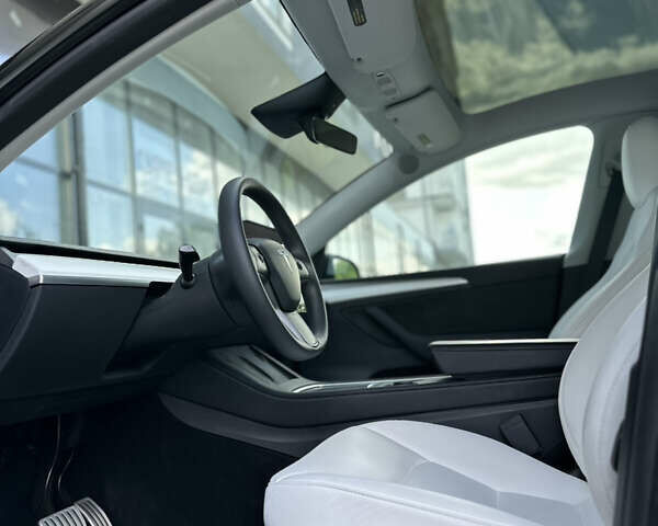 Черный Тесла Model Y, объемом двигателя 0 л и пробегом 13 тыс. км за 28999 $, фото 13 на Automoto.ua