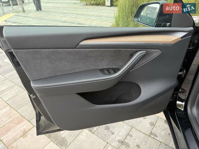 Тесла Model Y 2023 в Киеве на Automoto.ua Черный Тесла Model Y, объемом двигателя 0 л и пробегом 29 тыс. км за 34999 $, фото 36 на Automoto.ua
