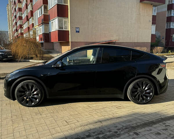 Черный Тесла Model Y, объемом двигателя 0 л и пробегом 5 тыс. км за 40999 $, фото 2 на Automoto.ua