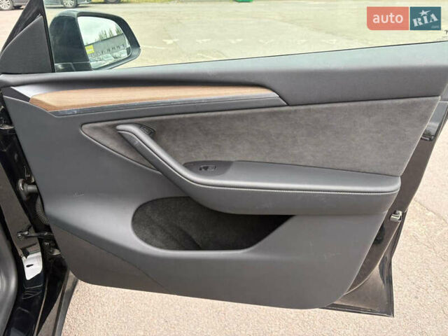 Чорний Тесла Model Y, об'ємом двигуна 0 л та пробігом 27 тис. км за 27399 $, фото 21 на Automoto.ua