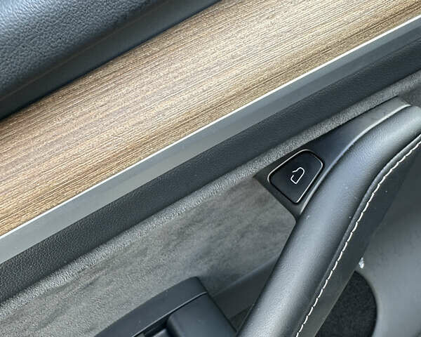 Черный Тесла Model Y, объемом двигателя 0 л и пробегом 39 тыс. км за 25000 $, фото 16 на Automoto.ua