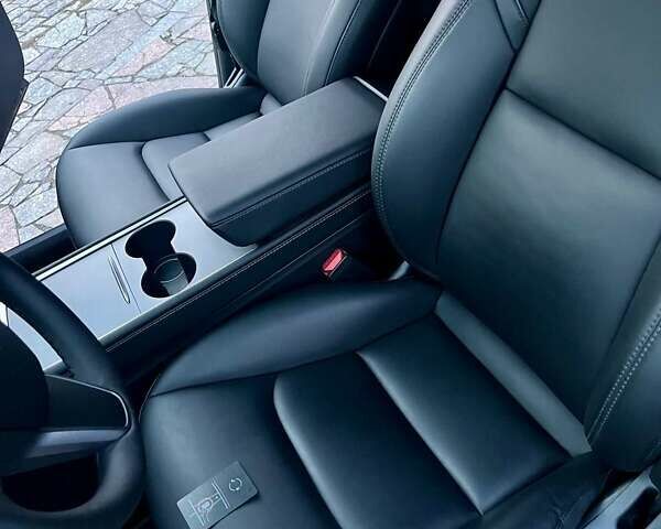 Чорний Тесла Model Y, об'ємом двигуна 0 л та пробігом 60 тис. км за 25950 $, фото 13 на Automoto.ua