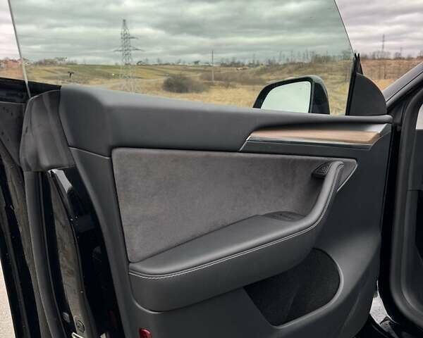 Черный Тесла Model Y, объемом двигателя 0 л и пробегом 10 тыс. км за 29800 $, фото 22 на Automoto.ua