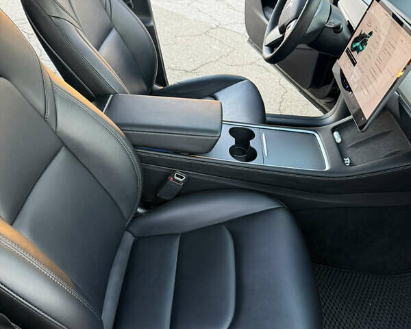 Черный Тесла Model Y, объемом двигателя 0 л и пробегом 33 тыс. км за 29999 $, фото 7 на Automoto.ua