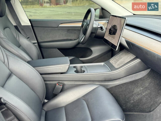 Черный Тесла Model Y, объемом двигателя 0 л и пробегом 29 тыс. км за 27077 $, фото 41 на Automoto.ua
