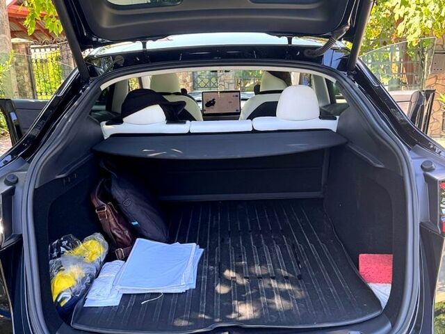 Черный Тесла Model Y, объемом двигателя 0 л и пробегом 0 тыс. км за 41160 $, фото 4 на Automoto.ua