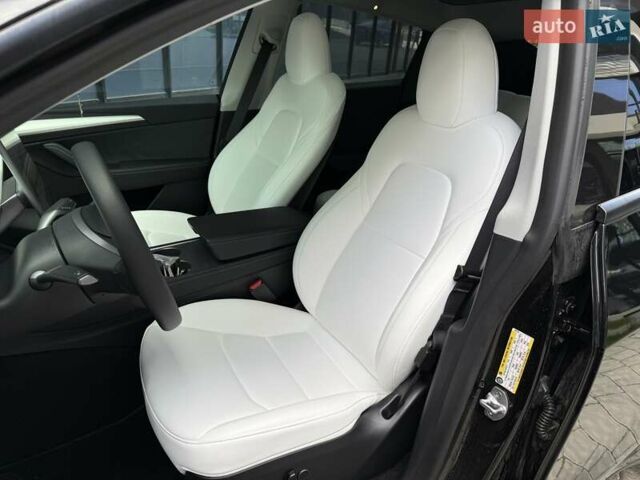 Черный Тесла Model Y, объемом двигателя 0 л и пробегом 28 тыс. км за 28990 $, фото 17 на Automoto.ua