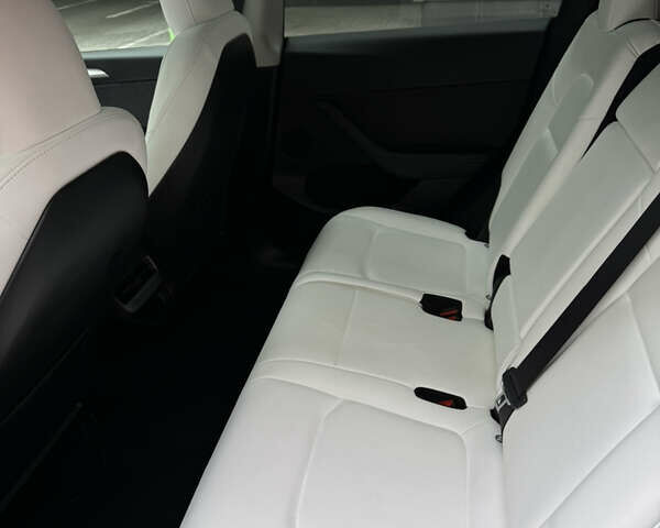 Черный Тесла Model Y, объемом двигателя 0 л и пробегом 28 тыс. км за 29000 $, фото 11 на Automoto.ua