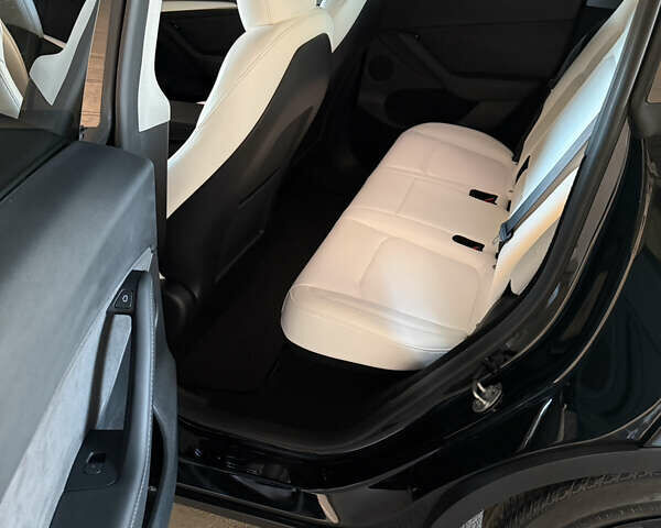 Черный Тесла Model Y, объемом двигателя 0 л и пробегом 28 тыс. км за 35700 $, фото 4 на Automoto.ua